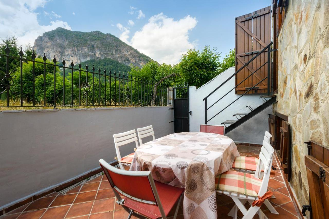 Holiday home Pirineos Escarrilla